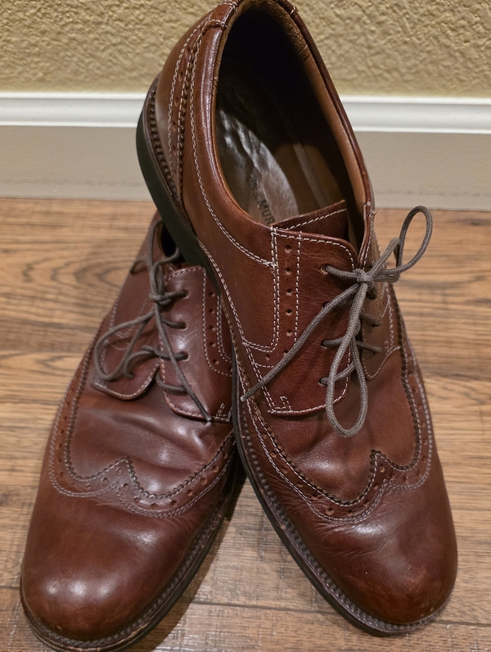 Johnston & Murphy Cognac Brown Leather Wingtip Oxfords Size 10M